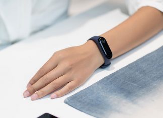 Как носить фитнес-браслет: правила и особенности Главная